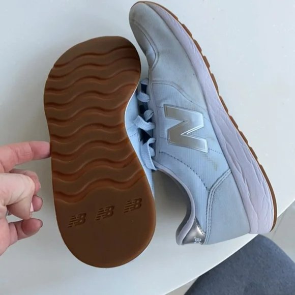 Women's New Balance sneakers size 10 - Picture 3 of 5
